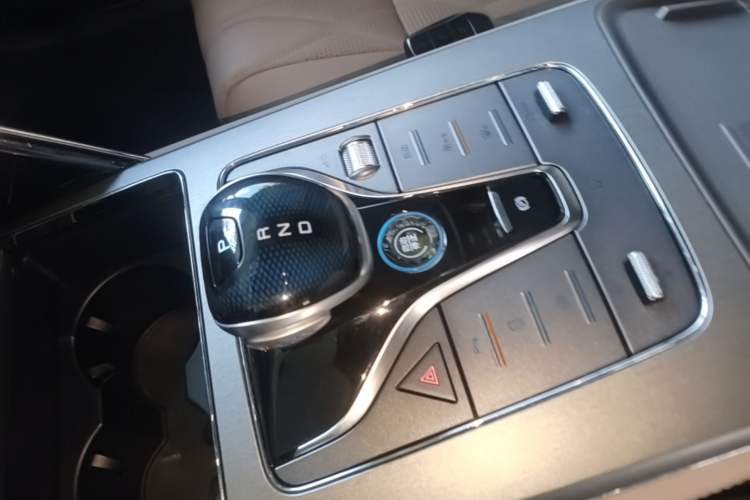 Used BYD Tang New Energy 2024 DM-i Glory Edition 112KM Prestige Model Gear Lever