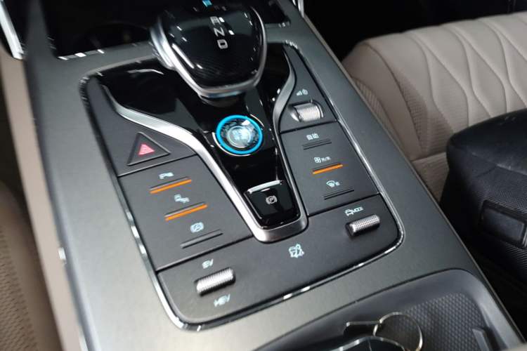 Used BYD Tang New Energy 2024 DM-i Glory Edition 112KM Prestige Model Gear Lever