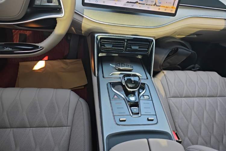 Used BYD Tang New Energy 2024 DM-i Glory Edition 112KM Prestige Model Gear Lever