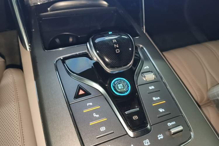 Used BYD Tang New Energy 2024 DM-p Champion Edition 215 km All-Wheel-Drive Flagship Model Gear Lever