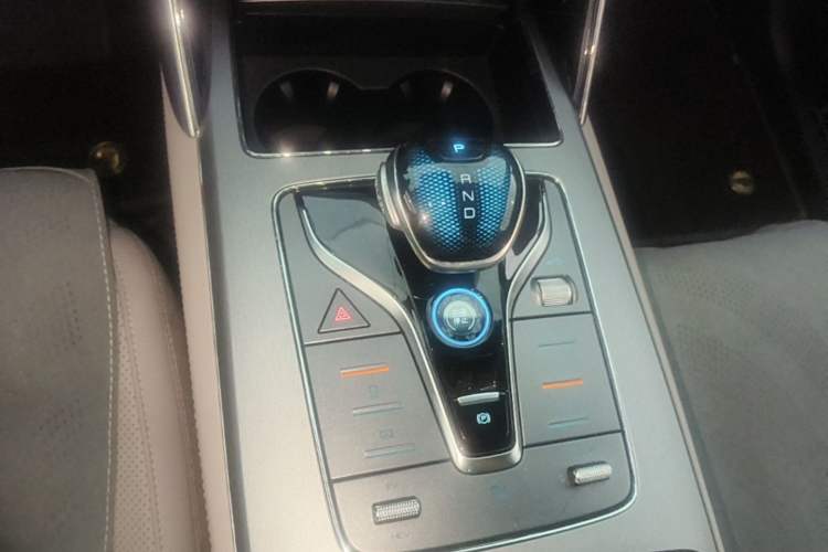 Used BYD Tang New Energy 2024 DM-i Glory Edition 112KM Prestige Model Gear Lever
