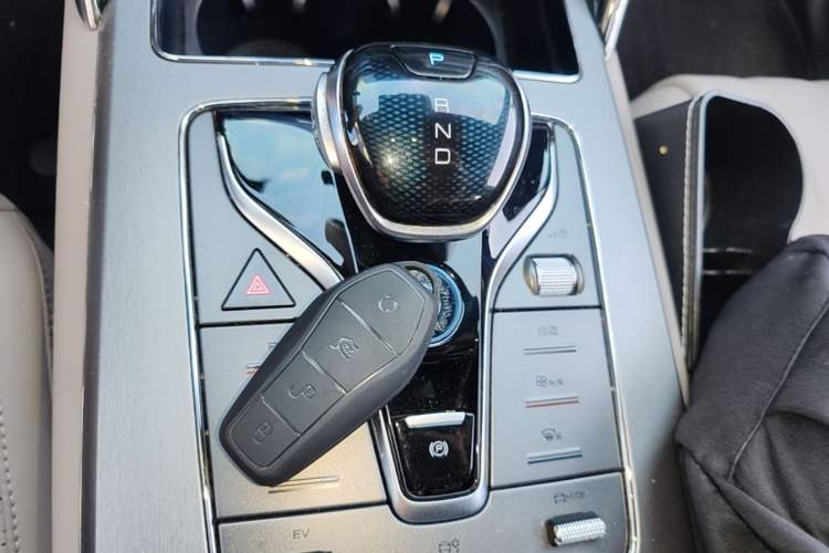 Used BYD Tang New Energy 2024 DM-i Glory Edition 112KM Prestige Model Gear Lever