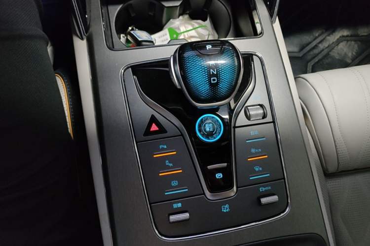 Used BYD Tang New Energy 2024 EV Glory Edition 730KM Premium Model Gear Lever