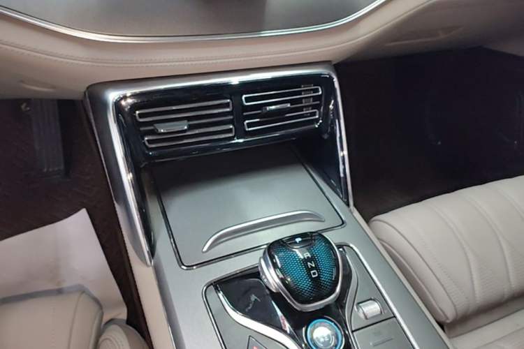 Used BYD Tang New Energy 2024 DM-i Glory Edition 112KM Flagship Model Gear Lever