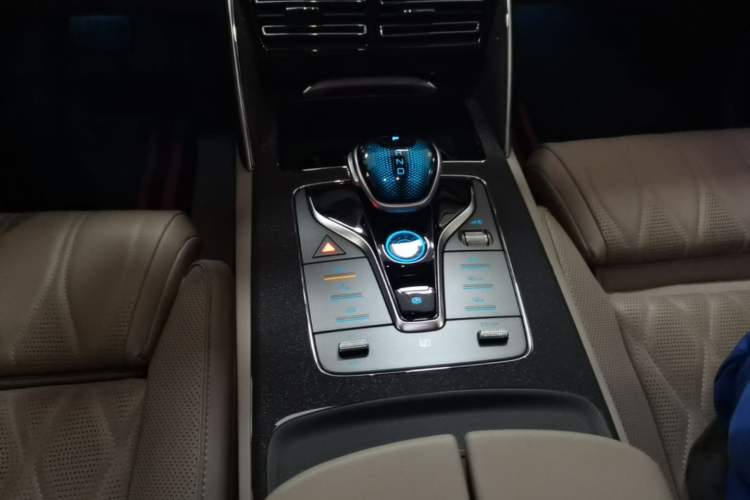 Used BYD Tang New Energy 2024 DM-i Glory Edition 112KM Flagship Model Gear Lever