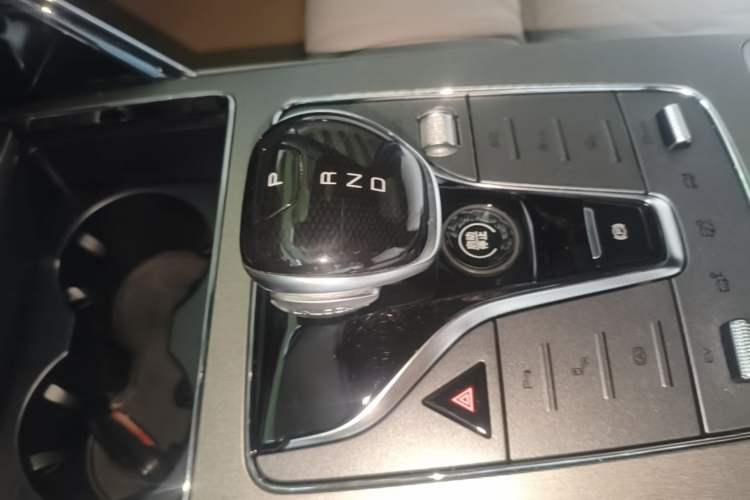 Used BYD Tang New Energy 2024 DM-p Champion Edition 215 km All-Wheel-Drive Flagship Model Gear Lever
