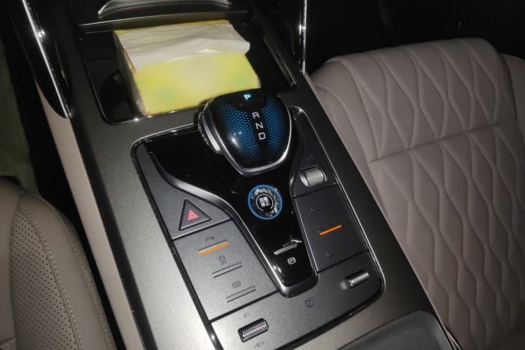 Used BYD Tang New Energy 2024 DM-i Glory Edition 112KM Prestige Model Gear Lever