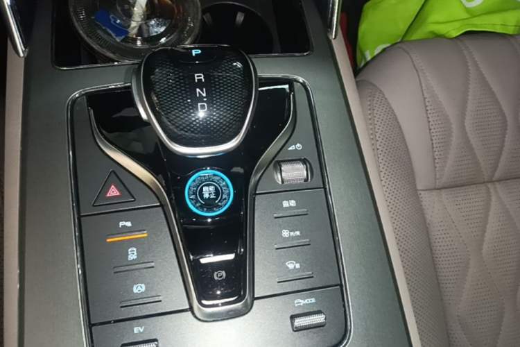 Used BYD Tang New Energy 2024 DM-i Glory Edition 112KM Prestige Model Gear Lever