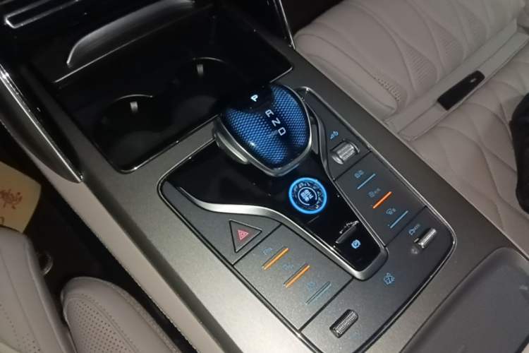 Used BYD Tang New Energy 2024 DM-i Glory Edition 112KM Flagship Model Gear Lever
