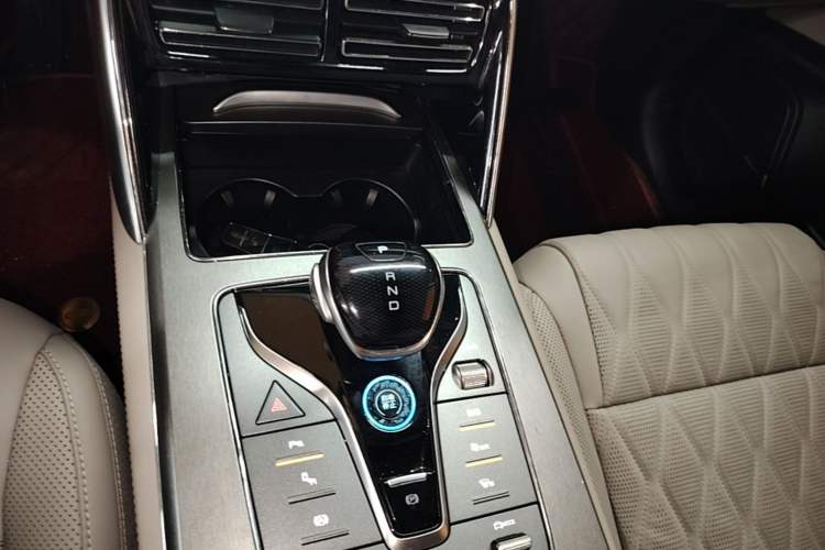 Used BYD Tang New Energy 2024 DM-i Glory Edition 112KM Prestige Model Gear Lever