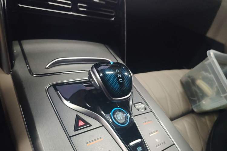 Used BYD Tang New Energy 2024 DM-p Champion Edition 215 km All-Wheel-Drive Flagship Model Gear Lever