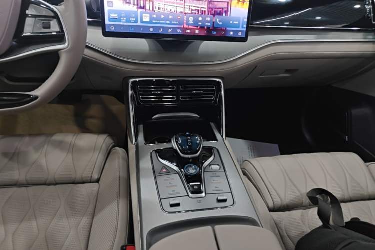 Used BYD Tang New Energy 2024 DM-i Glory Edition 200KM Flagship Model Gear Lever