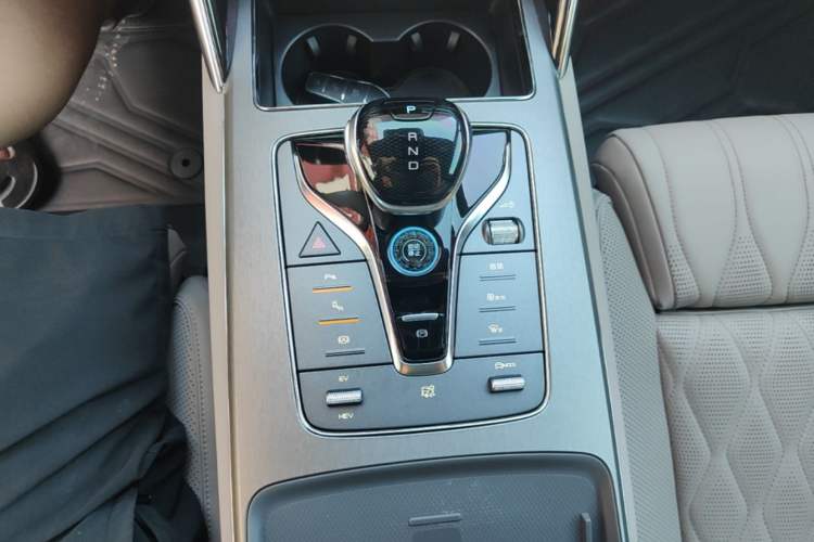 Used BYD Tang New Energy 2024 DM-i Glory Edition 112KM Flagship Model Gear Lever