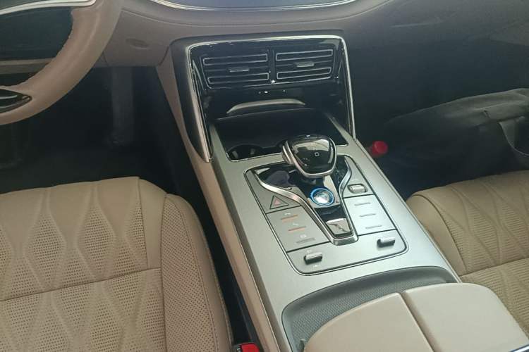 Used BYD Tang New Energy 2024 DM-i Glory Edition 112KM Prestige Model Gear Lever
