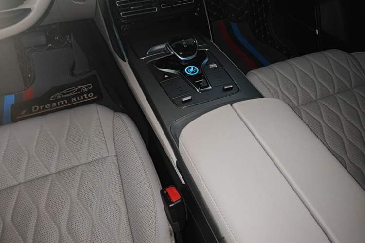 Used BYD Tang New Energy 2024 DM-i Champion Edition 200KM Deluxe Model Gear Lever