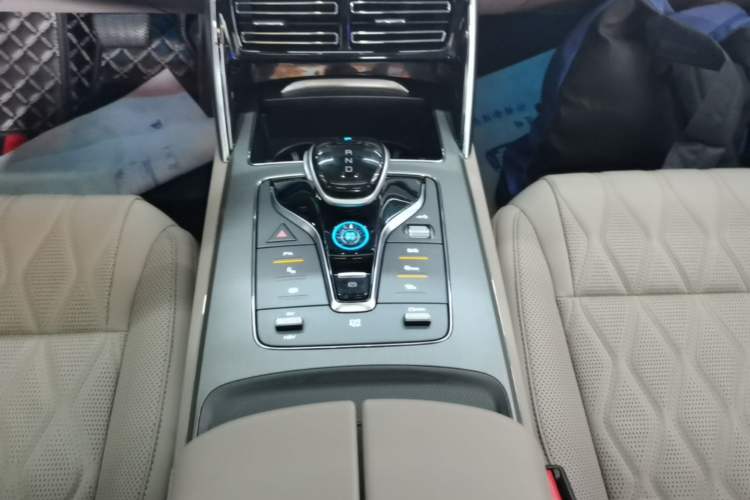 Used BYD Tang New Energy 2024 DM-i Glory Edition 112KM Prestige Model Gear Lever