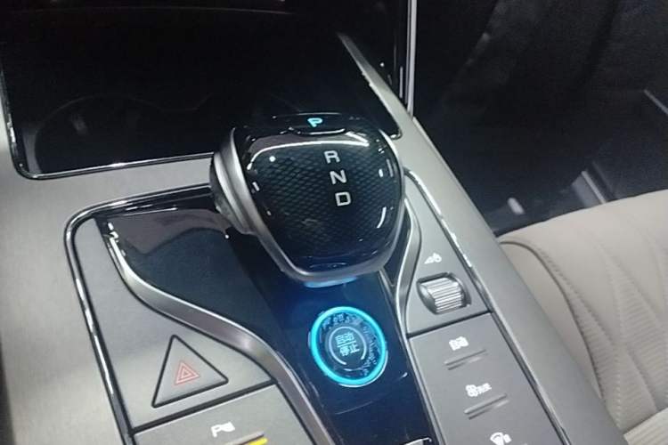 Used BYD Tang New Energy 2024 DM-i Glory Edition 112KM Prestige Model Gear Lever