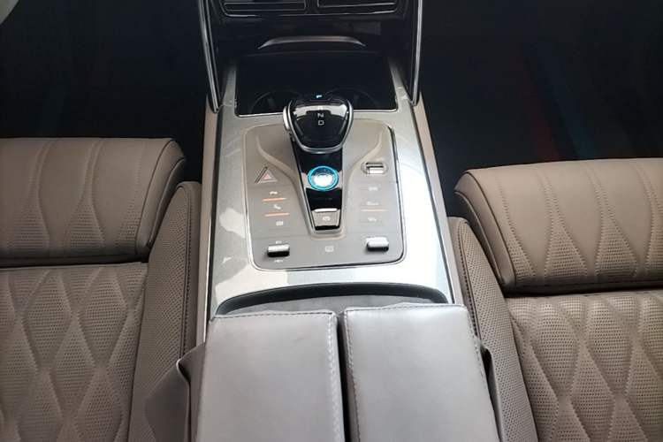 Used BYD Tang New Energy 2024 DM-i Glory Edition 200KM Flagship Model Gear Lever