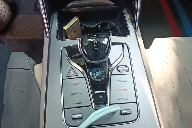 Used BYD Tang New Energy 2024 DM-i Glory Edition 112KM Flagship Model Gear Lever
