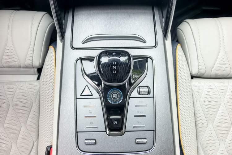 Used BYD Tang New Energy 2024 EV Champion Edition 730KM Deluxe Model Gear Lever