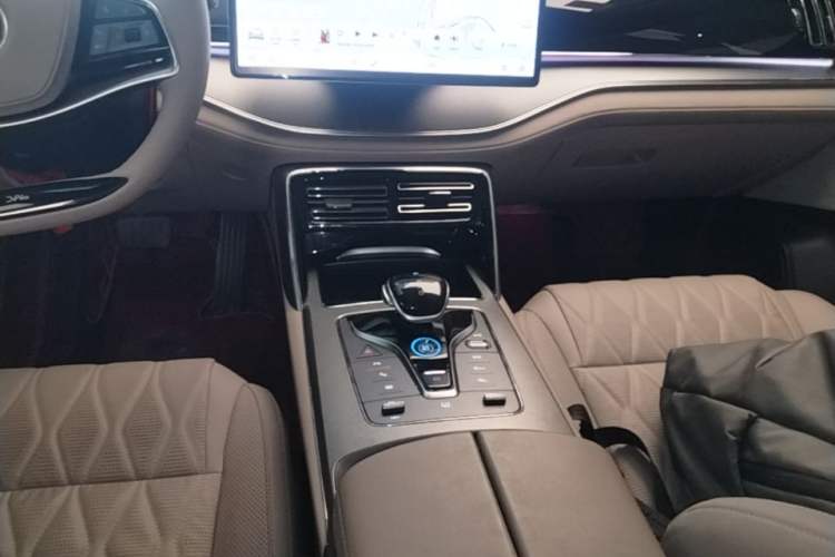 Used BYD Tang New Energy 2024 DM-i Glory Edition 112KM Prestige Model Gear Lever
