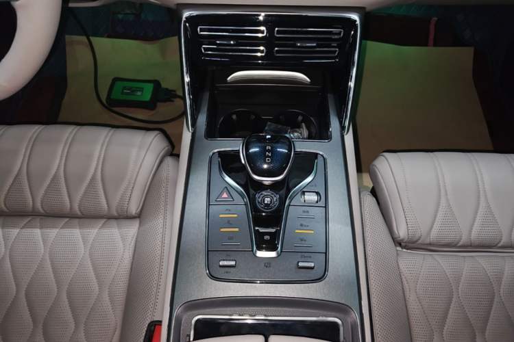 Used BYD Tang New Energy 2024 DM-i Glory Edition 112KM Flagship Model Gear Lever