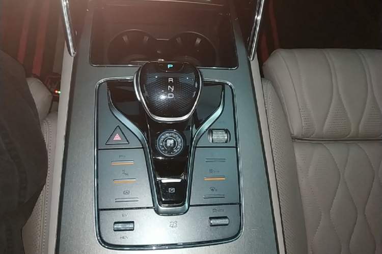 Used BYD Tang New Energy 2024 DM-i Glory Edition 112KM Flagship Model Gear Lever