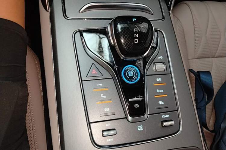 Used BYD Tang New Energy 2024 DM-i Glory Edition 112KM Prestige Model Gear Lever