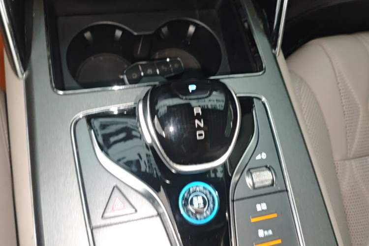 Used BYD Tang New Energy 2024 DM-i Glory Edition 112KM Prestige Model Gear Lever