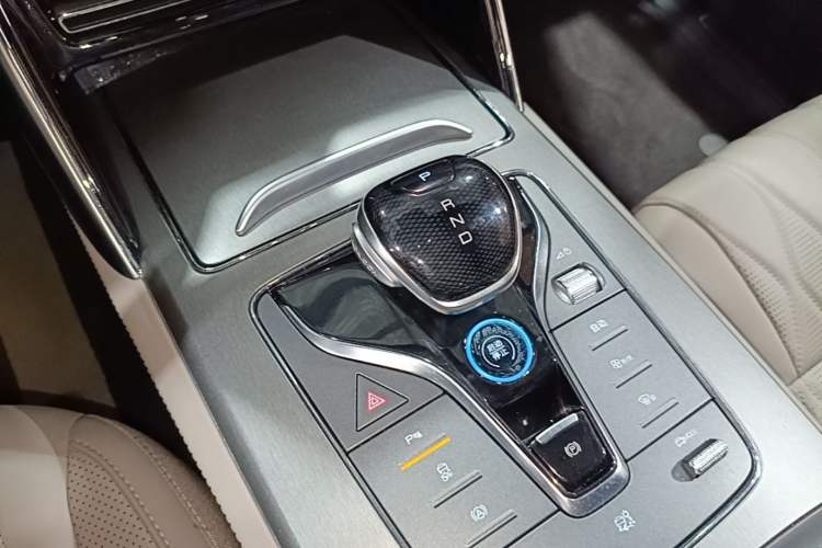 Used BYD Tang New Energy 2024 DM-i Glory Edition 112KM Prestige Model Gear Lever
