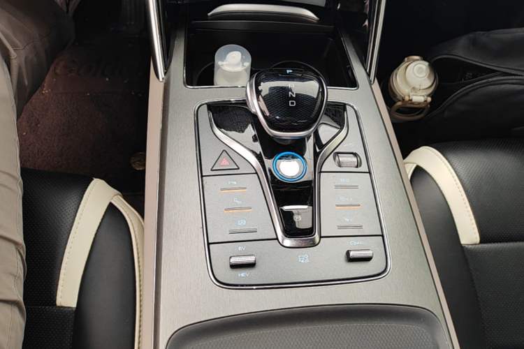 Used BYD Tang New Energy 2024 DM-i Glory Edition 112KM Prestige Model Gear Lever