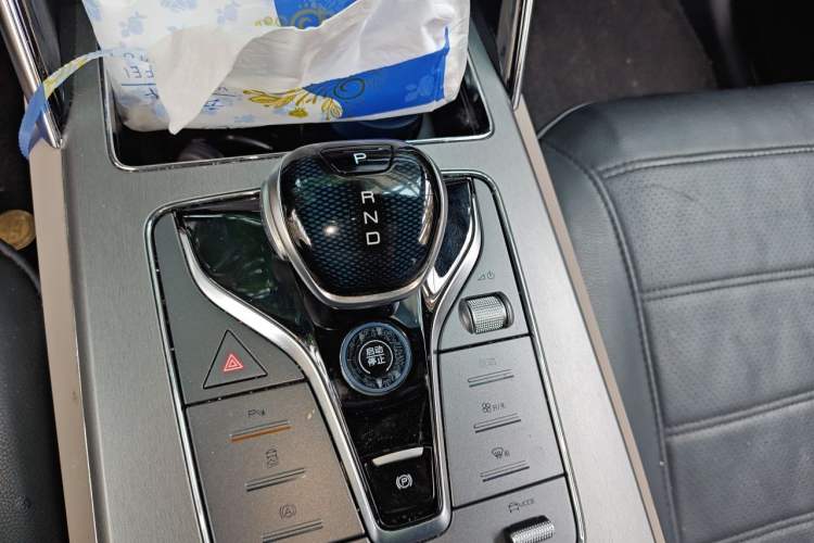 Used BYD Tang New Energy 2024 DM-i Glory Edition 112KM Prestige Model Gear Lever