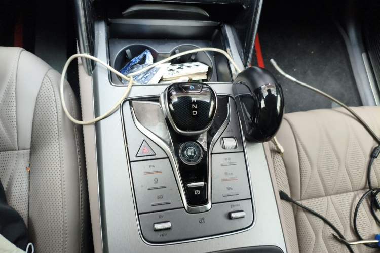 Used BYD Tang New Energy 2024 DM-i Glory Edition 112KM Prestige Model Gear Lever