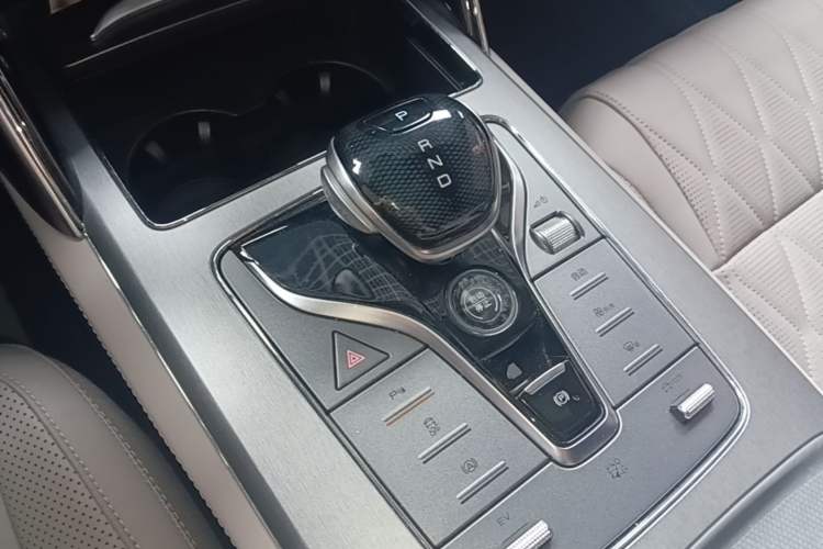 Used BYD Tang New Energy 2024 DM-i Glory Edition 112KM Prestige Model Gear Lever