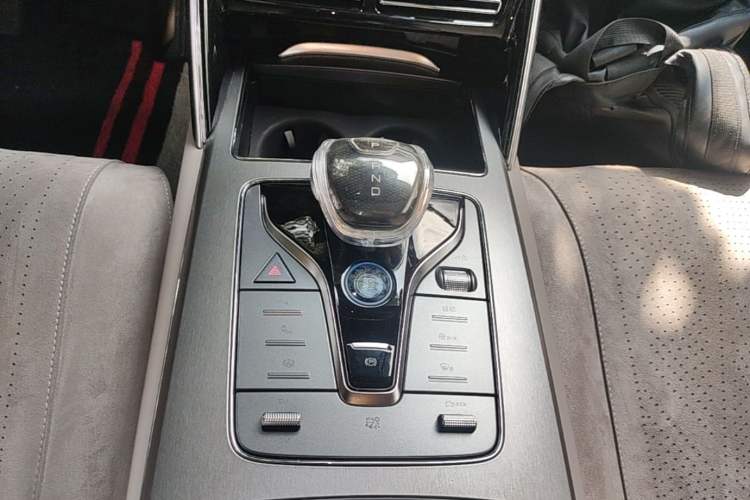 Used BYD Tang New Energy 2024 DM-i Glory Edition 112KM Prestige Model Gear Lever