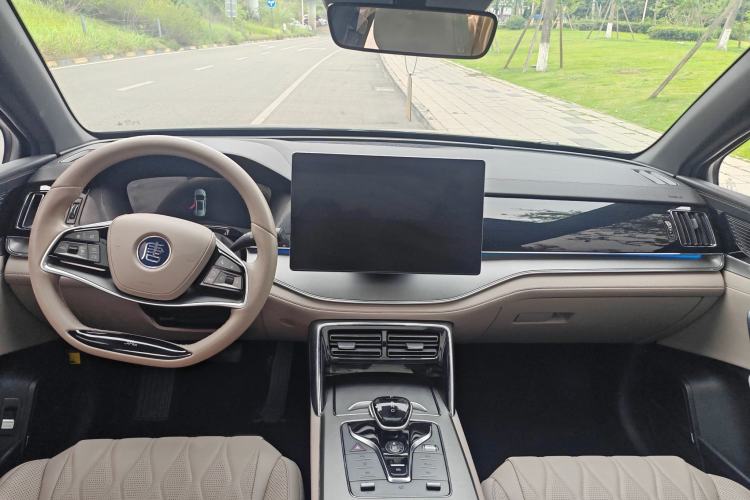 Used BYD Tang New Energy 2024 DM-i Glory Edition 112KM Prestige Model Interior 1