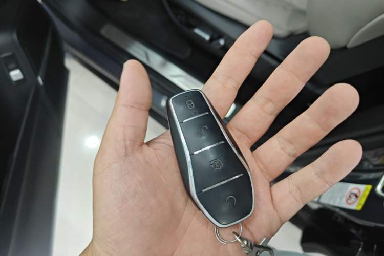 Used BYD Tang New Energy 2024 DM-i Glory Edition 200KM Flagship Model Interior 1