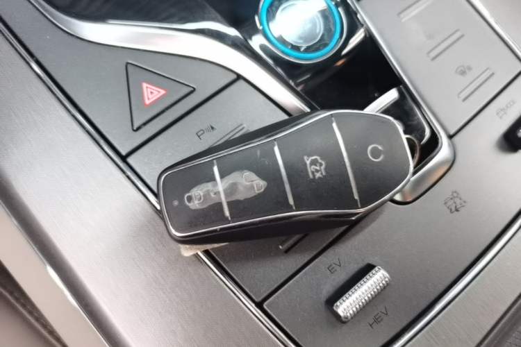 Used BYD Tang New Energy 2024 DM-i Glory Edition 112KM Prestige Model Interior 1