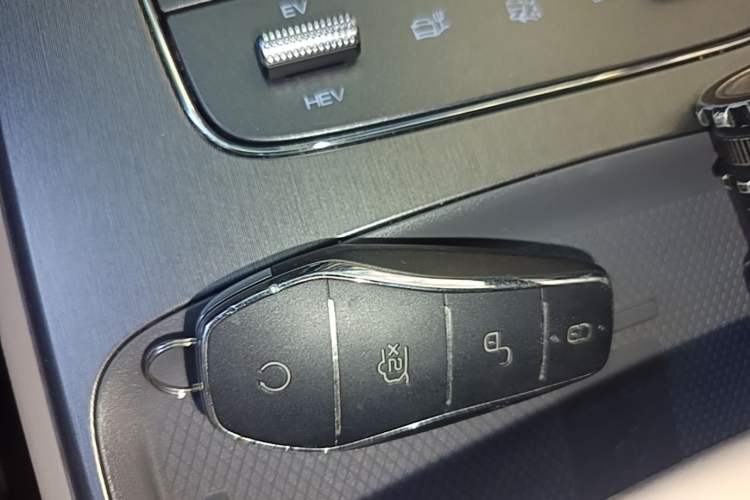 Used BYD Tang New Energy 2024 DM-p Champion Edition 215 km All-Wheel-Drive Flagship Model Interior 1