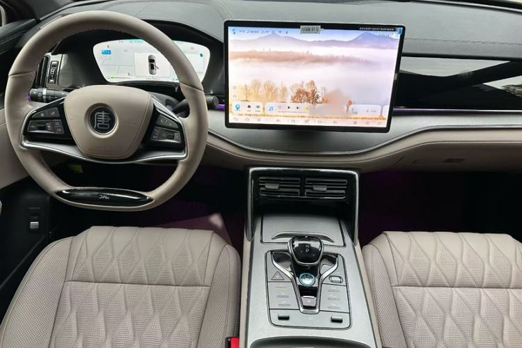 Used BYD Tang New Energy 2024 DM-i Glory Edition 112KM Prestige Model Interior 3
