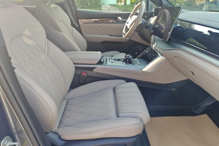 Used BYD Tang New Energy 2024 DM-p Champion Edition 215 km All-Wheel-Drive Flagship Model Interior 3