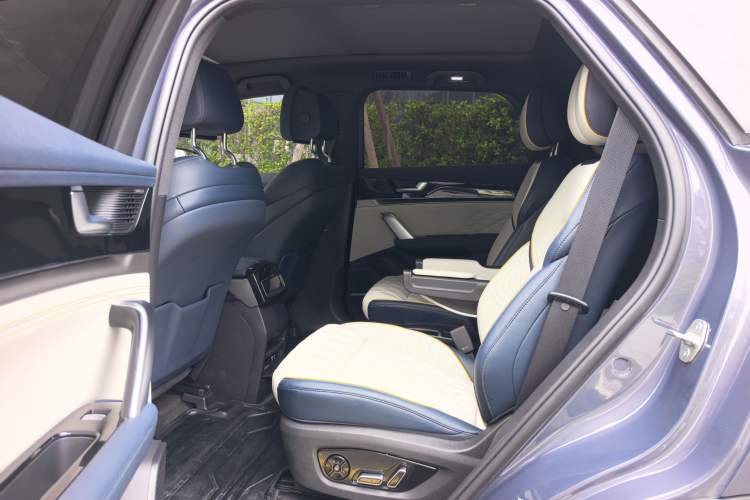 Used BYD Tang New Energy 2024 EV Champion Edition 730KM Deluxe Model Interior 3