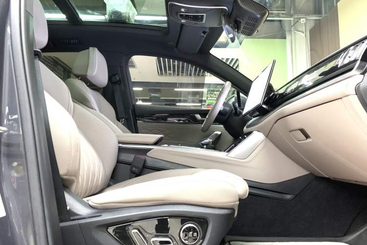 Used BYD Tang New Energy 2024 DM-p Champion Edition 215 km All-Wheel-Drive Flagship Model Interior 4