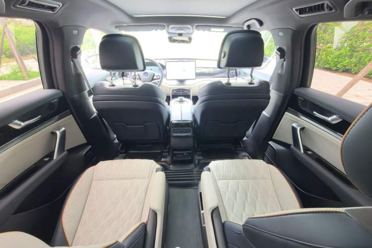 Used BYD Tang New Energy 2024 EV Champion Edition 730KM Deluxe Model Interior 5