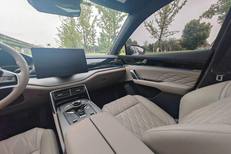 Used BYD Tang New Energy 2024 DM-i Glory Edition 112KM Prestige Model Interior 7