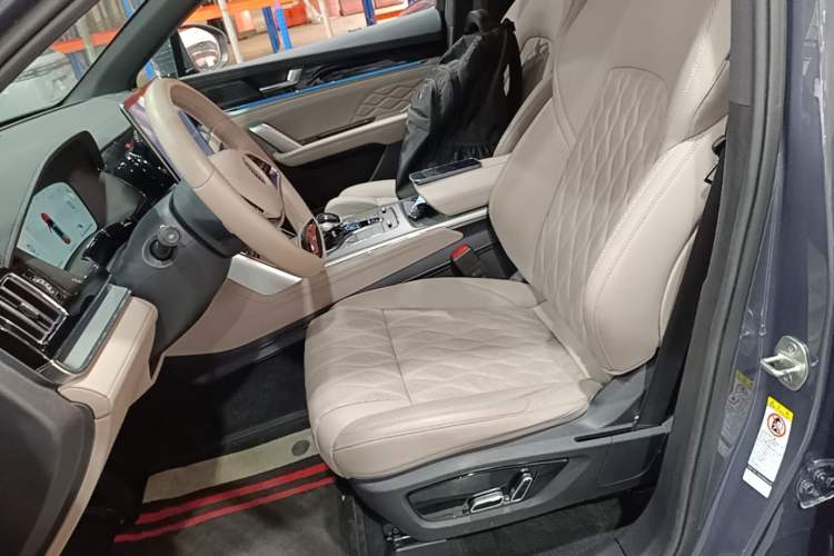 Used BYD Tang New Energy 2024 DM-i Glory Edition 112KM Prestige Model Left Front Seat