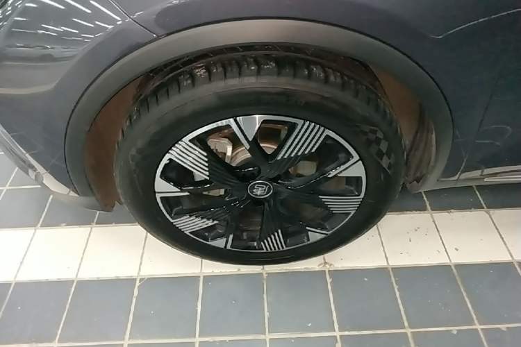 Used BYD Tang New Energy 2024 DM-i Glory Edition 112KM Flagship Model Left Front Wheel Hub