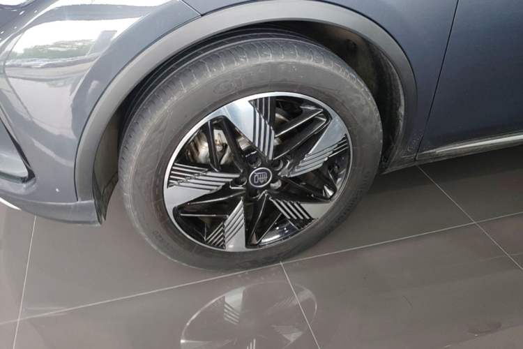 Used BYD Tang New Energy 2024 DM-i Glory Edition 112KM Prestige Model Left Front Wheel Hub
