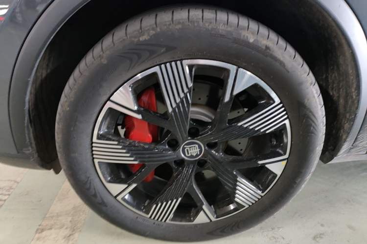 Used BYD Tang New Energy 2024 EV Glory Edition 730KM Premium Model Left Front Wheel Hub