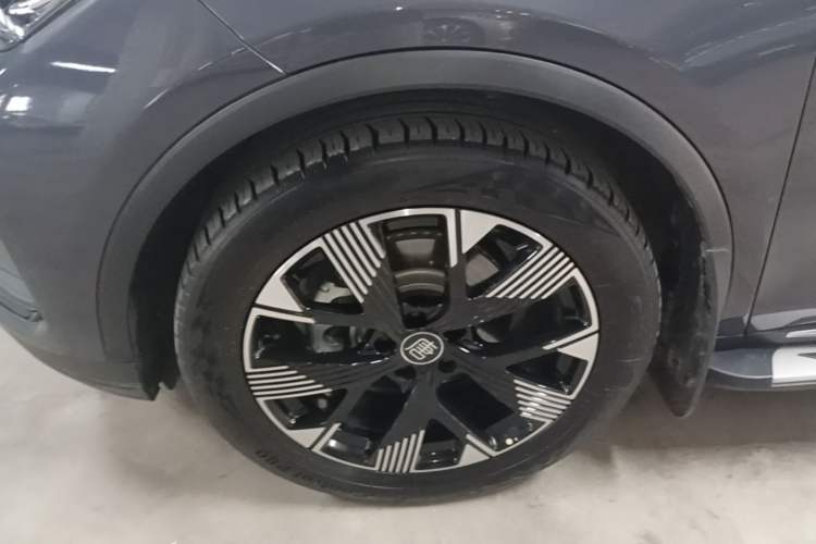 Used BYD Tang New Energy 2024 DM-i Glory Edition 112KM Flagship Model Left Front Wheel Hub